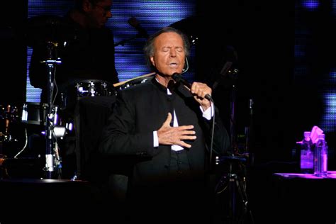 Julio Iglesias Konseri: Meksika Yıldızı Türkiye'yi Sallıyor!