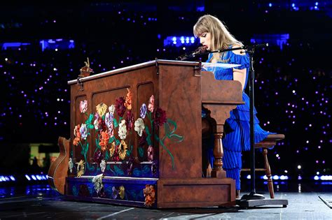 Taylor Swift's Surprise Acoustic Concert: A Night of Nostalgia and Unveiling Secrets?